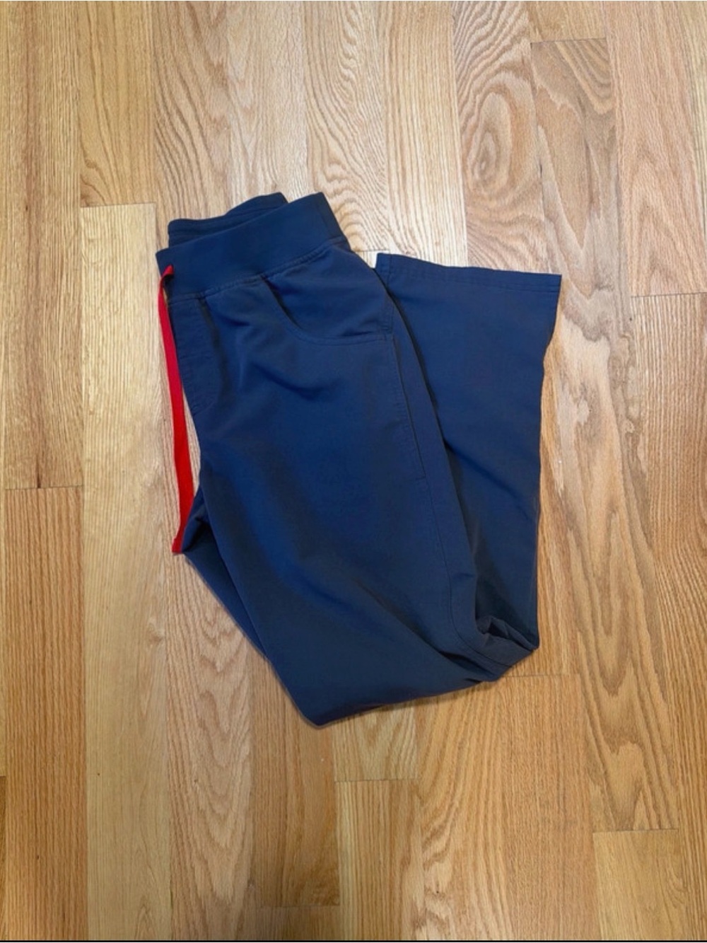 Figs Kade XS scrub bottom with Red Drawstring